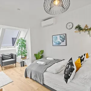 1 Min To Public Transport - 3 Min To Supermarket And Pharmacy - On-site Parking For 19,90 Eur Wien